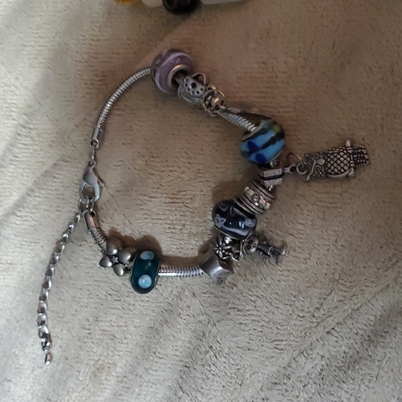 ***2 bracelets - Picture 2 of 3